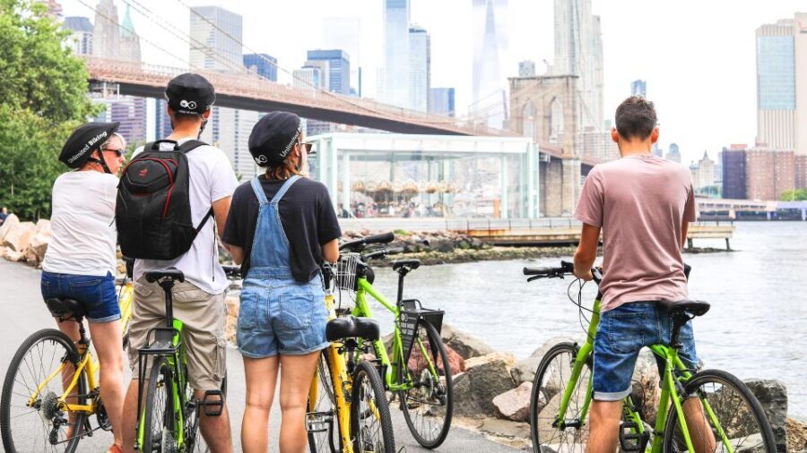 Brooklyn Bridge Self-guided Bike Tour App - Audio + Written - Entering the route: start at Woolworth Building or 79 Chambers Street
