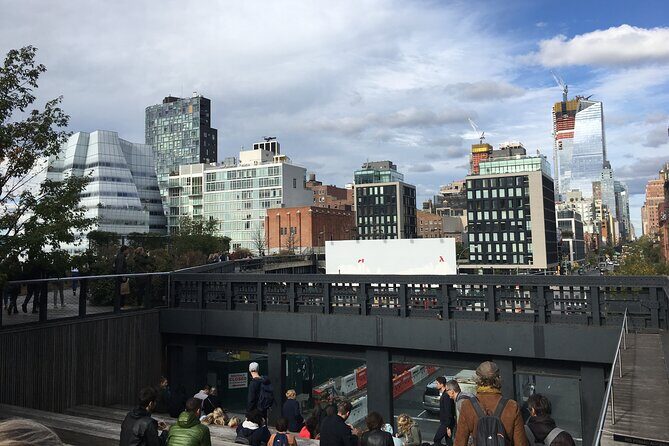 Chelsea and the High Line NYC Architecture Walking Tour - Stop-by-stop along the High Line: the hour that sets the theme