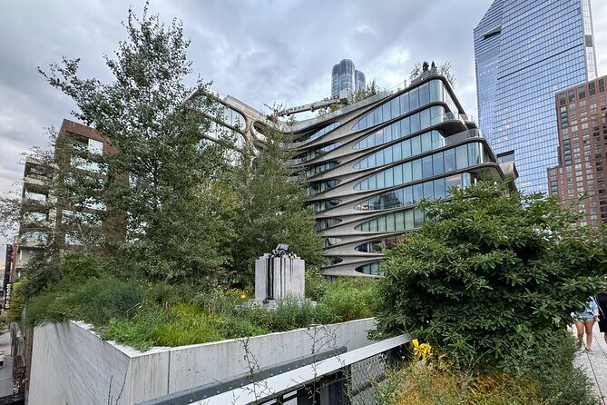 Chelsea and the High Line NYC Architecture Walking Tour - Jean Nouvel and Zaha Hadid Architects: seeing big names up close