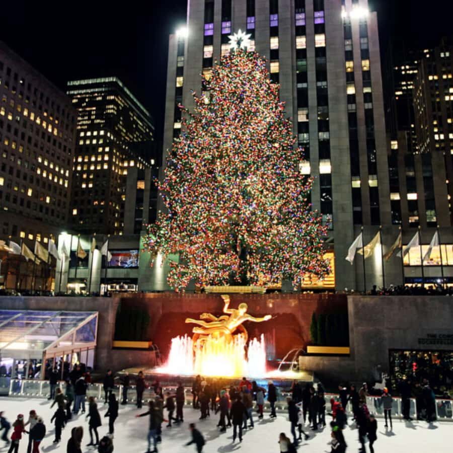 Christmas in New York: Holiday Lights&Rockefeller Tree Tour - Herald Square and Macy’s Christmas Windows: Tradition With a Long Memory