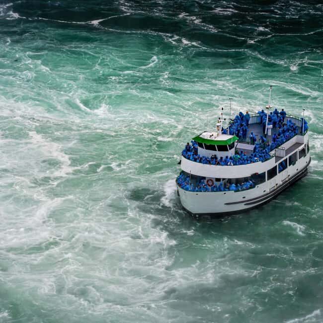 From New York City: Niagara Falls Guided Tour - Morning in Niagara: first views, breakfast, and the guided intro
