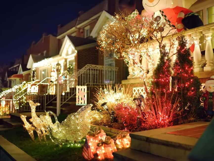 New York Christmas Lights Tour by BUS - Dyker Heights: the Christmas neighborhood people actually build for