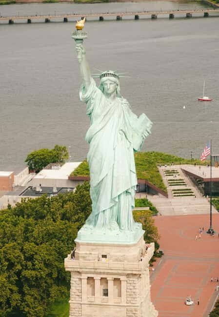 New York City: Minivan Tour - St. Patrick’s Cathedral and Lincoln Center: big culture stops on your schedule