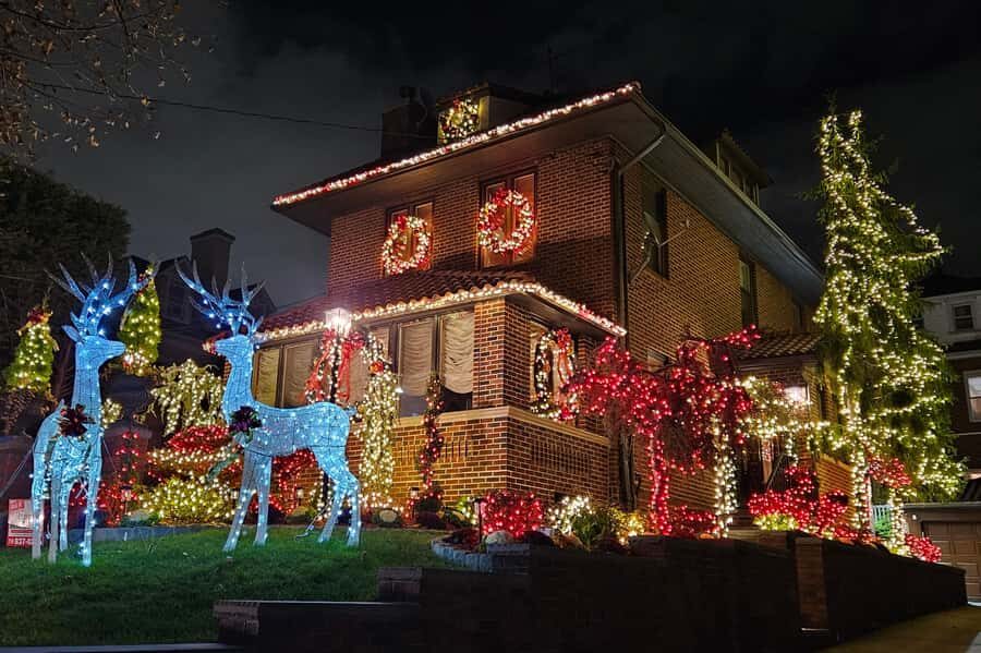 New York: Dyker Heights Christmas Lights Guided Walking Tour - Photo stops in the cold: how to get great shots without losing the moment