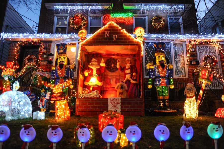 New York: Dyker Heights Christmas Lights Guided Walking Tour - The crowd and coordination reality: what to expect and how to handle it