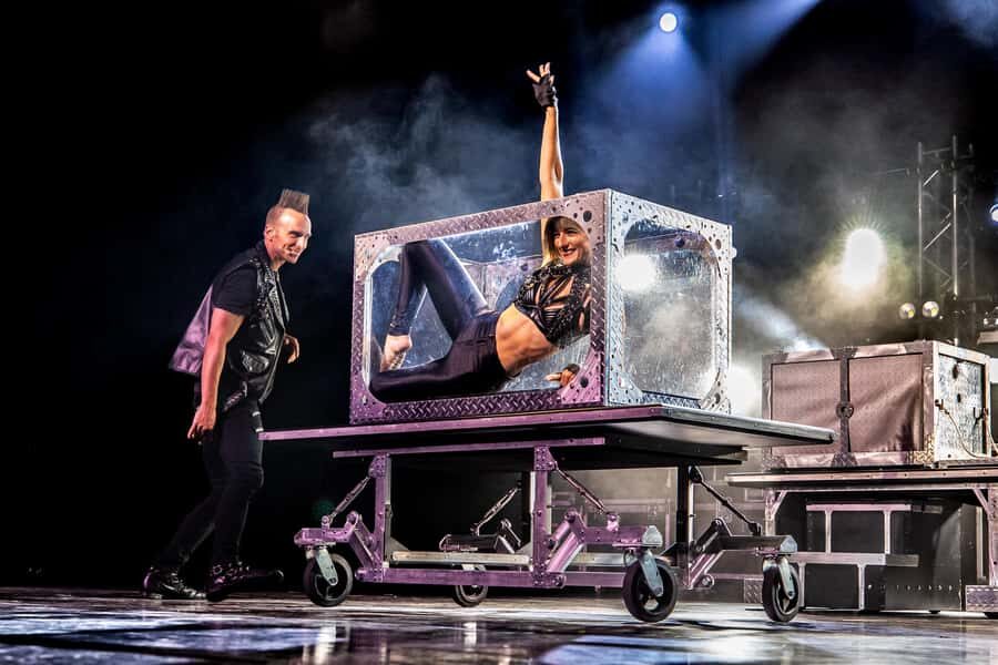 Niagara Falls, USA: Magic Theatre - Illusionist Leon Etienne - Key Things I’d Prioritize Before You Go