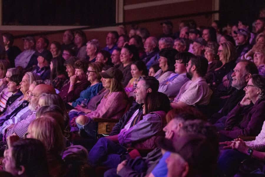 Niagara Falls, USA: Magic Theatre - Illusionist Leon Etienne - Finding the Entrance Without Stress (and Parking That Won’t Surprise You)