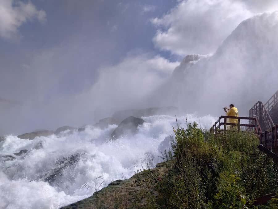 Niagara, USA: Cave of the Winds Adventure Winter Tour - Terrapin Point: the first big angle on the falls