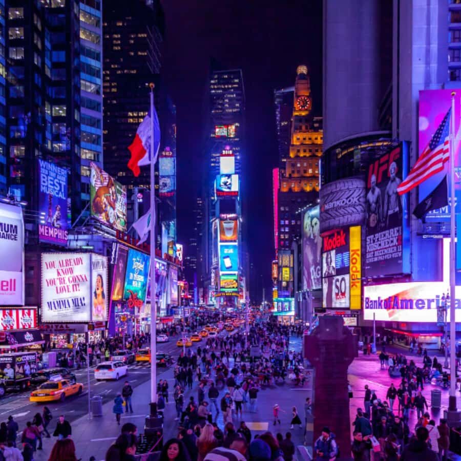 NYC: Christmas Lights Tour in Midtown Manhattan - Meeting near Central Park S: get your exact curb right