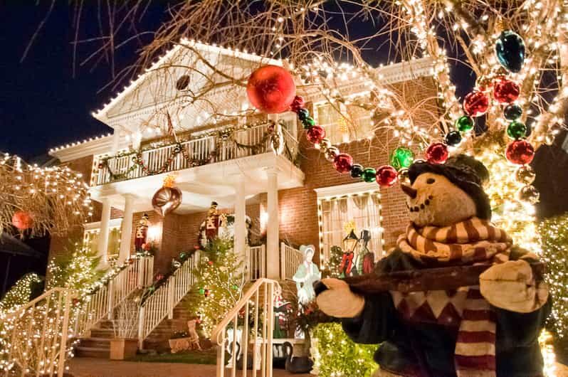 NYC: Dyker Heights and NYC Holiday Lights Luxury Bus Tour - Brooklyn Bridge Park: Lady Liberty and big views