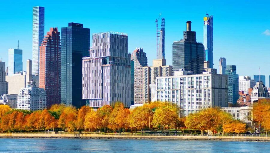 NYC: Fall Foliage Cruise with Live Guide - Sky Deck vs Main Deck: standard or premium, and who should choose what