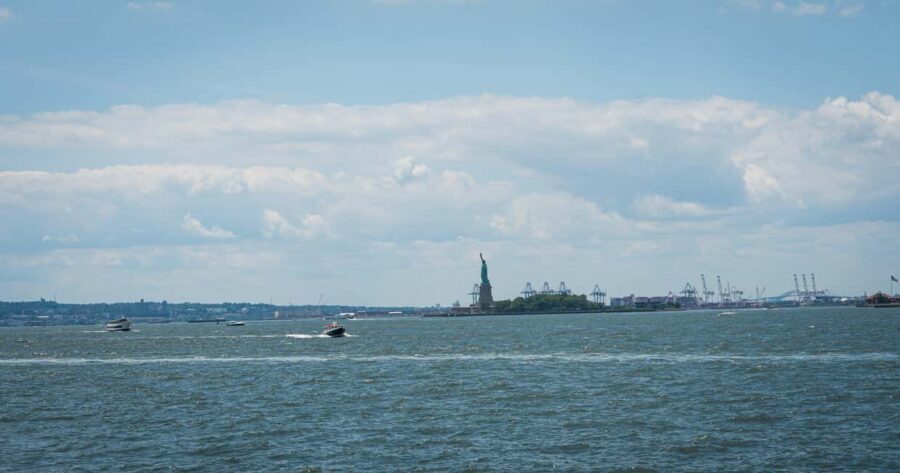 NYC: Half-Day Luxury Bus Tour with One World Access - St. Patrick’s Cathedral and Fifth Avenue: The City’s Prestige Mile