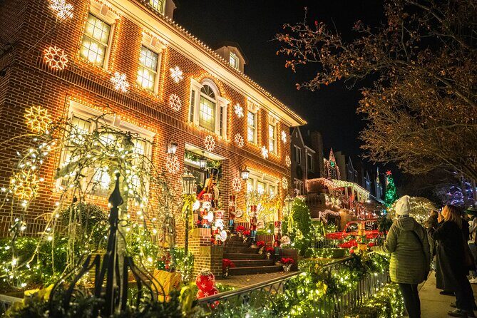 NYC: Holiday Lights and Dyker Heights Luxury Bus Tour - A 3-hour luxury ride through NYC’s holiday mood