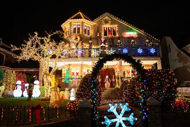 NYC: Holiday Lights and Dyker Heights Luxury Bus Tour - The guide experience: festive stories you can actually use
