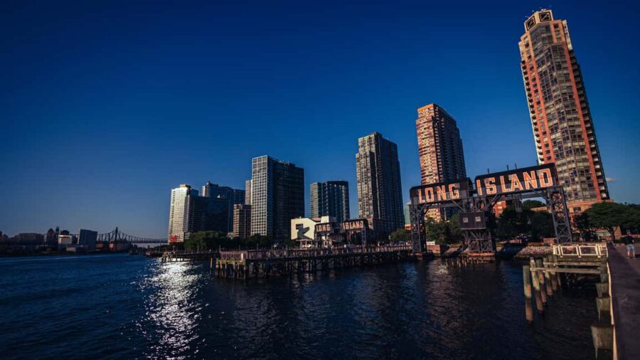 NYC: Night Tour and Viewpoints of New York - Gantry Plaza State Park: the East River photo buffet (with real variety)
