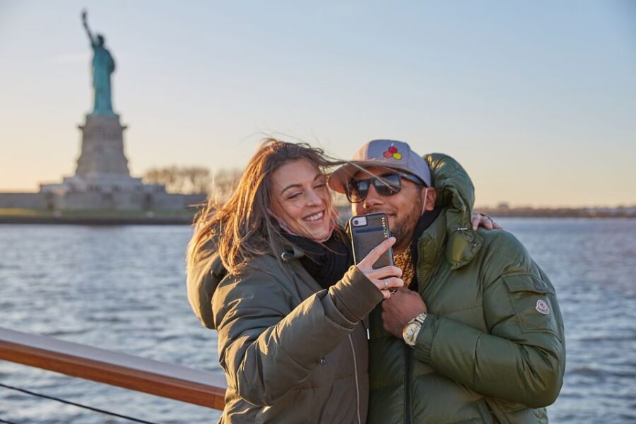 NYC: Romantic Valentine's Day Champagne Cruise - Should You Book This Valentine’s Champagne Cruise?