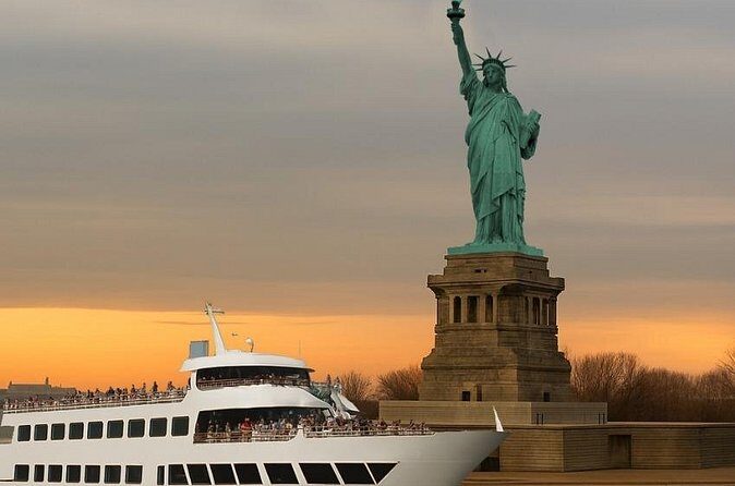 NYC Sunset Cruise with Statue Views Live Comedy and DJ on Hudson - Cleanliness, Bathrooms, and the Reality of a Boat Weekend