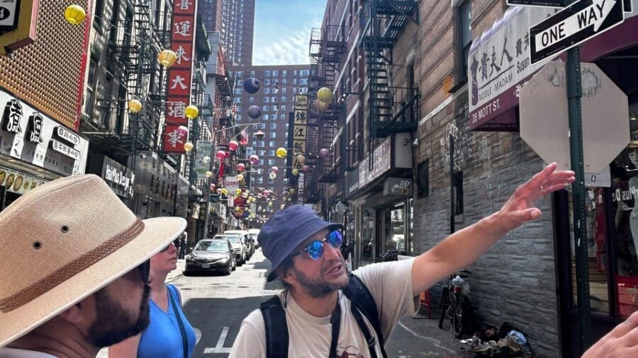 NYC's Chinatown & Little Italy Food Tour (4 Food Tastings) - Mei Lai Wah and Supreme Restaurant: the dumpling-and-bun core of Chinatown